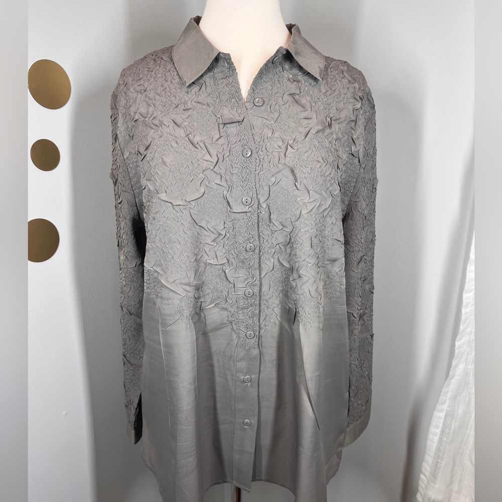 EUC Chico’s Crinkle Texture Blouse - Picture 2 of 7